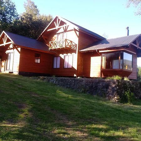 Cabañas Los Canelos Pucon, Hermosa Granja de 20 hectaréas a orillas del Río Liucura Extérieur photo