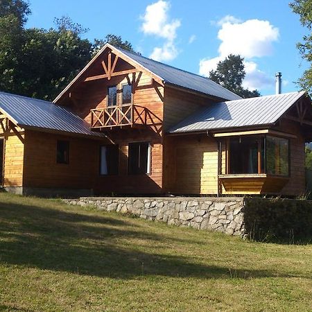 Cabañas Los Canelos Pucon, Hermosa Granja de 20 hectaréas a orillas del Río Liucura Chambre photo