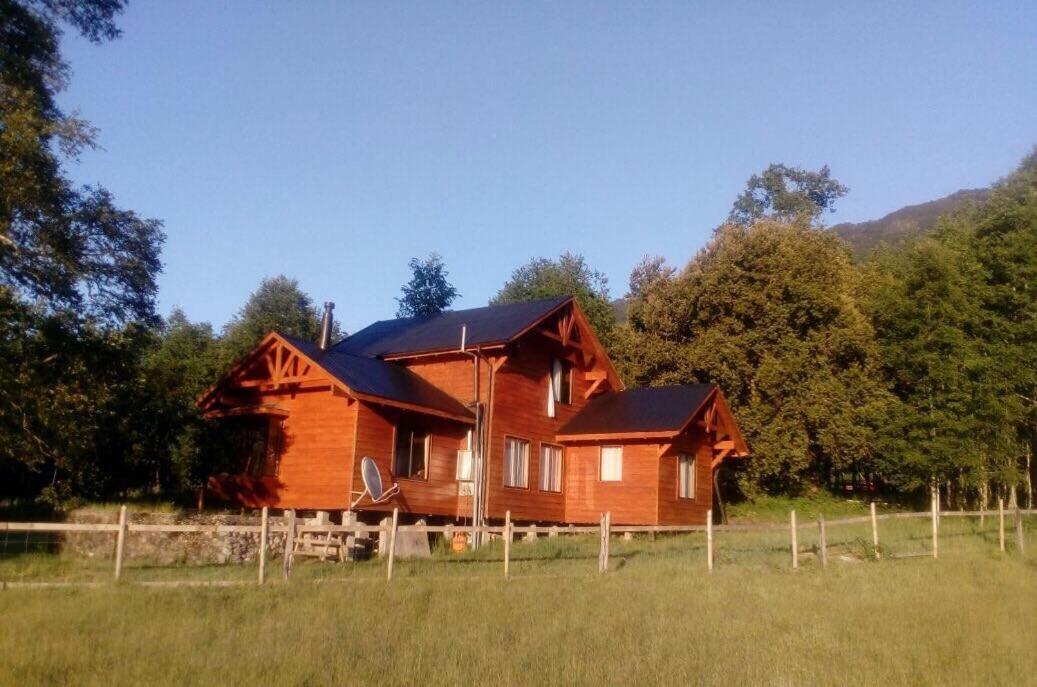 Cabañas Los Canelos Pucon, Hermosa Granja de 20 hectaréas a orillas del Río Liucura Extérieur photo