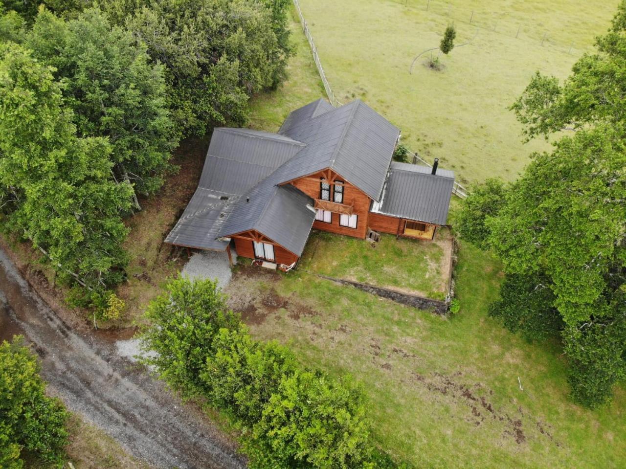 Cabañas Los Canelos Pucon, Hermosa Granja de 20 hectaréas a orillas del Río Liucura Extérieur photo