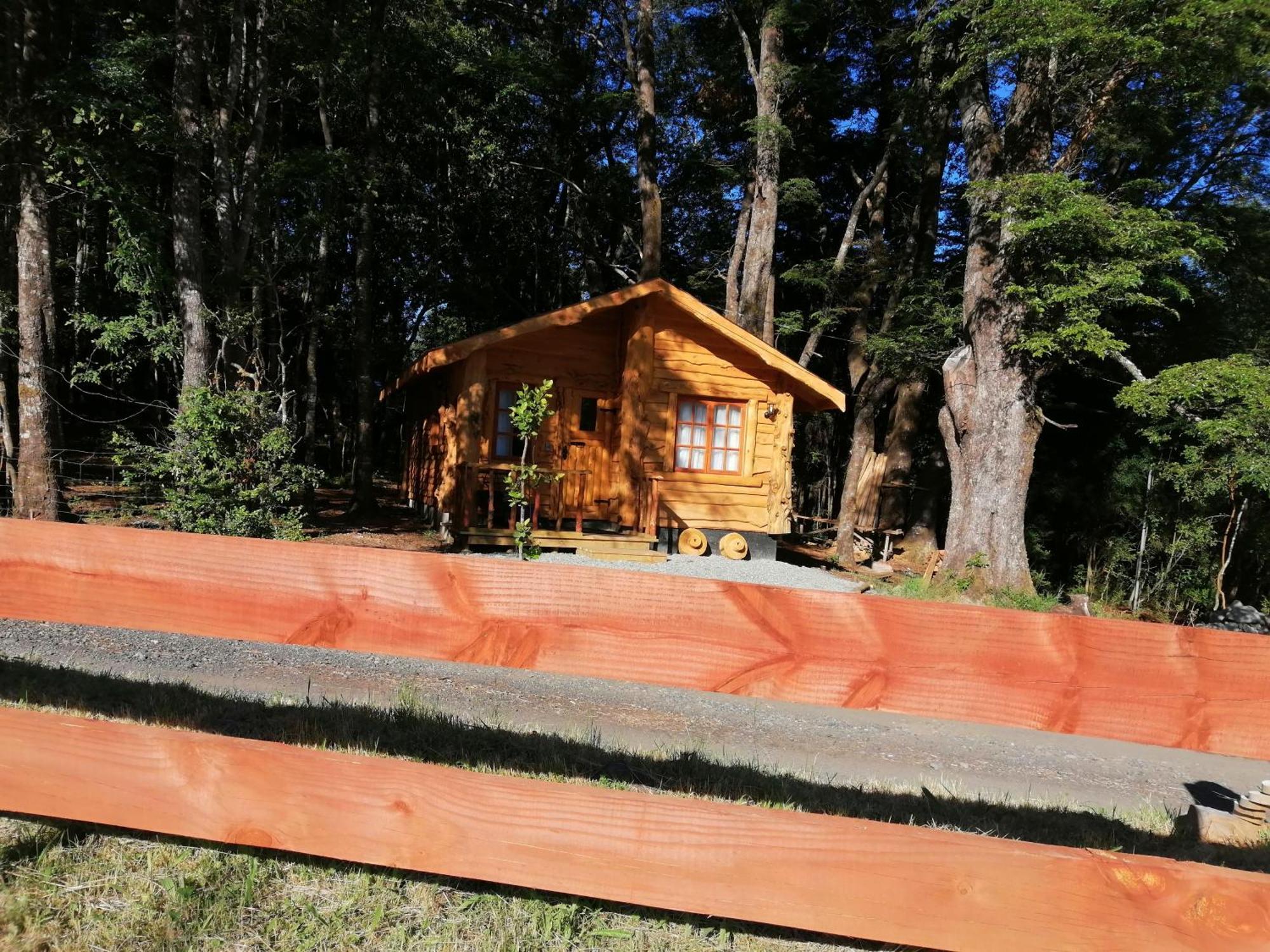 Cabañas Los Canelos Pucon, Hermosa Granja de 20 hectaréas a orillas del Río Liucura Extérieur photo