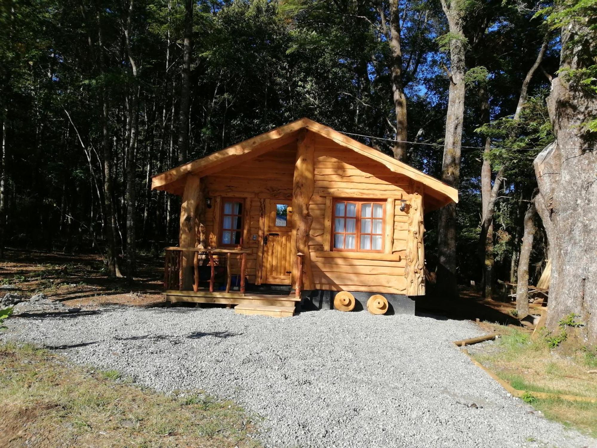 Cabañas Los Canelos Pucon, Hermosa Granja de 20 hectaréas a orillas del Río Liucura Extérieur photo