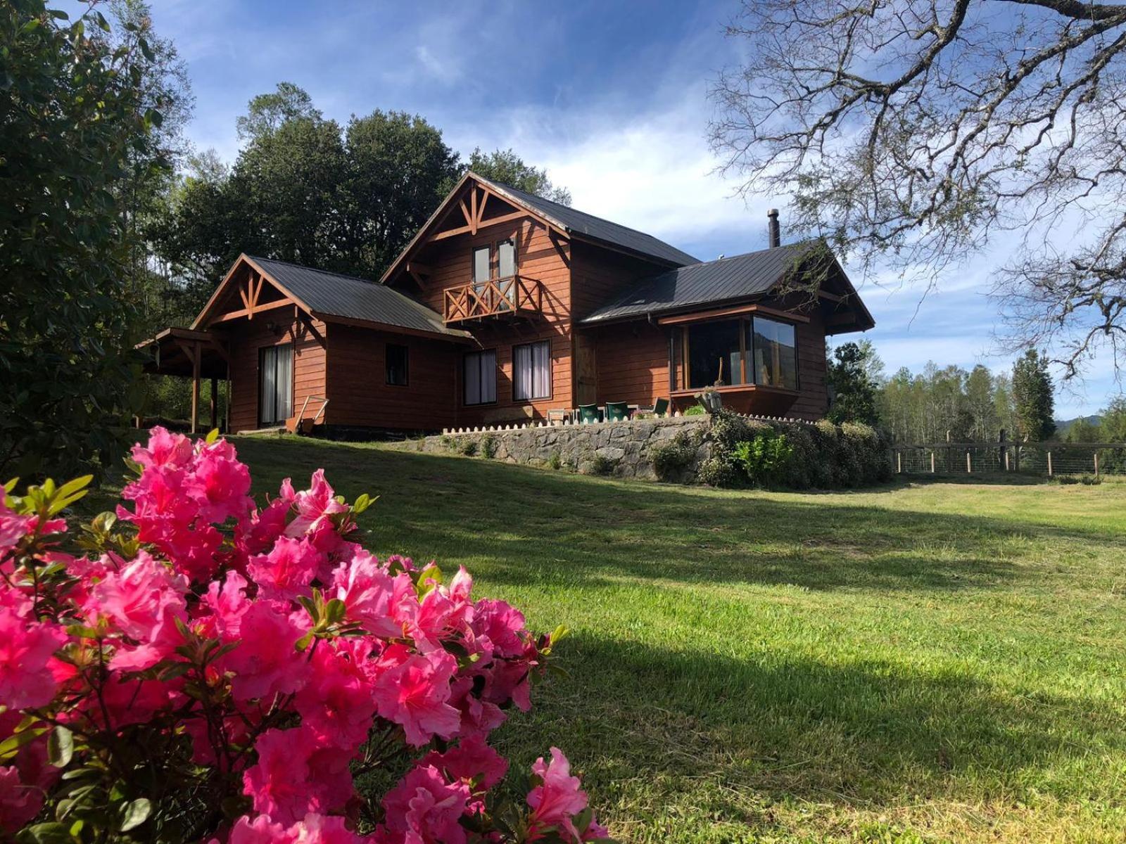 Cabañas Los Canelos Pucon, Hermosa Granja de 20 hectaréas a orillas del Río Liucura Extérieur photo