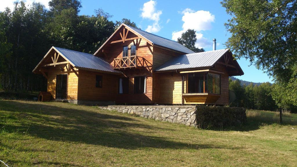 Cabañas Los Canelos Pucon, Hermosa Granja de 20 hectaréas a orillas del Río Liucura Chambre photo